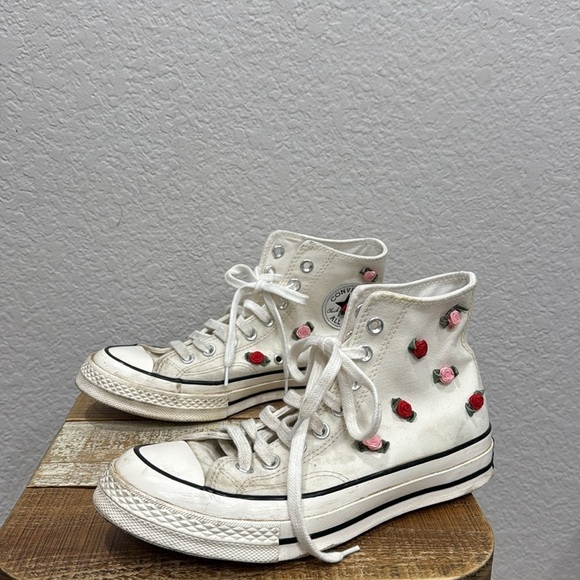 Converse Chuck 70 Valentines Day Roses  Hi Top Sneakers Size 8.5 - Picture 4 of 8